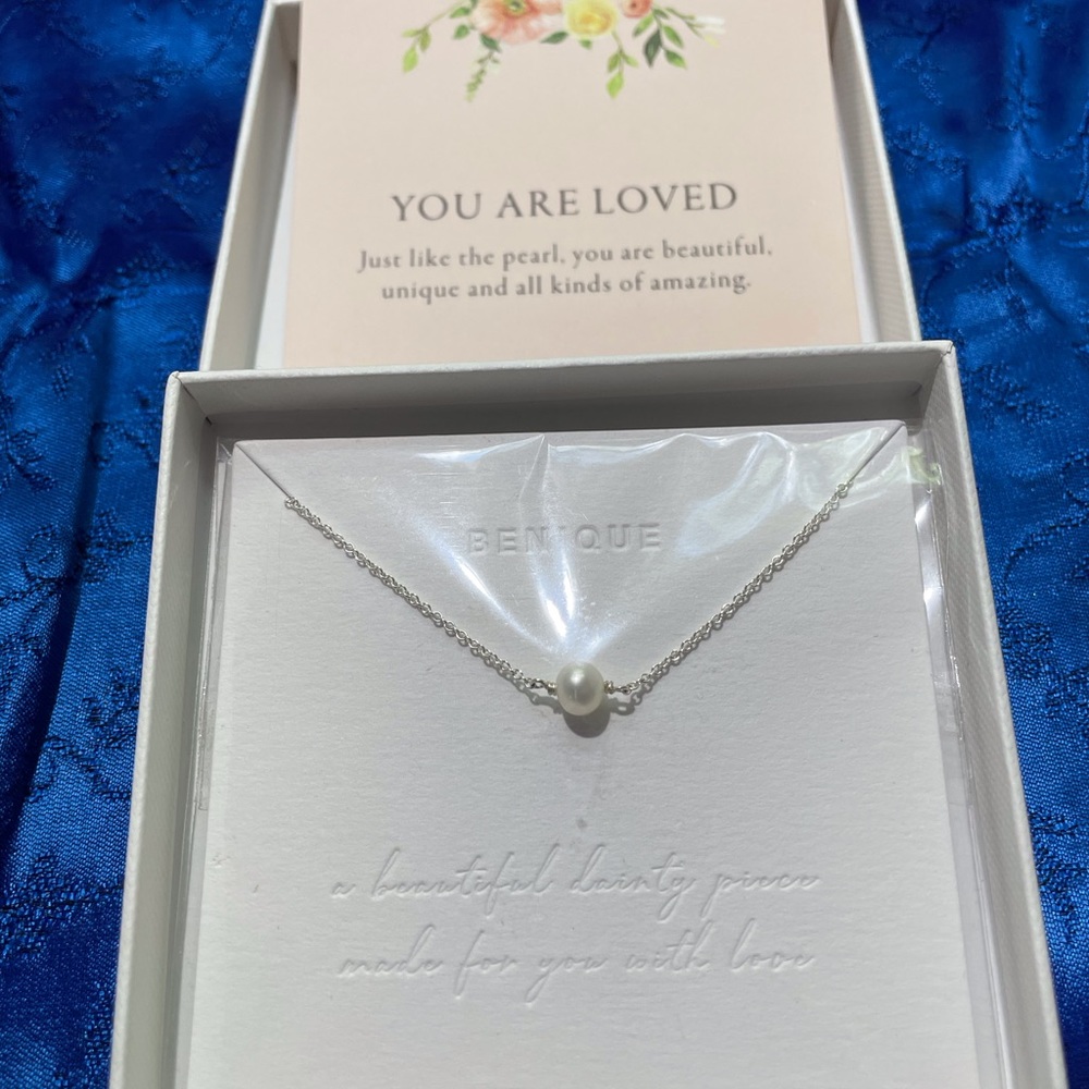Dainty Pearl Necklace. NWT.